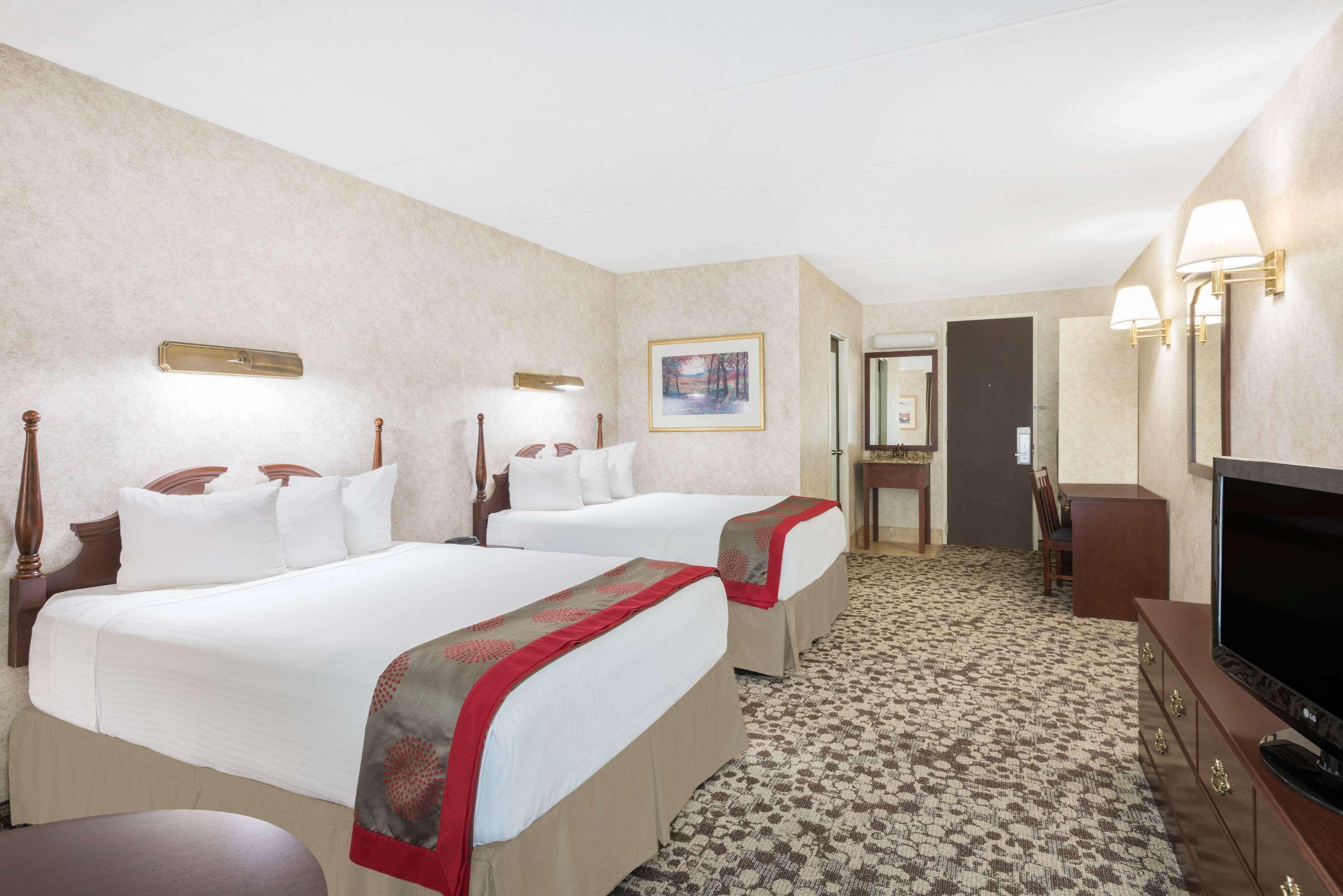 Ramada Plaza By Wyndham Portland Hotel Екстериор снимка