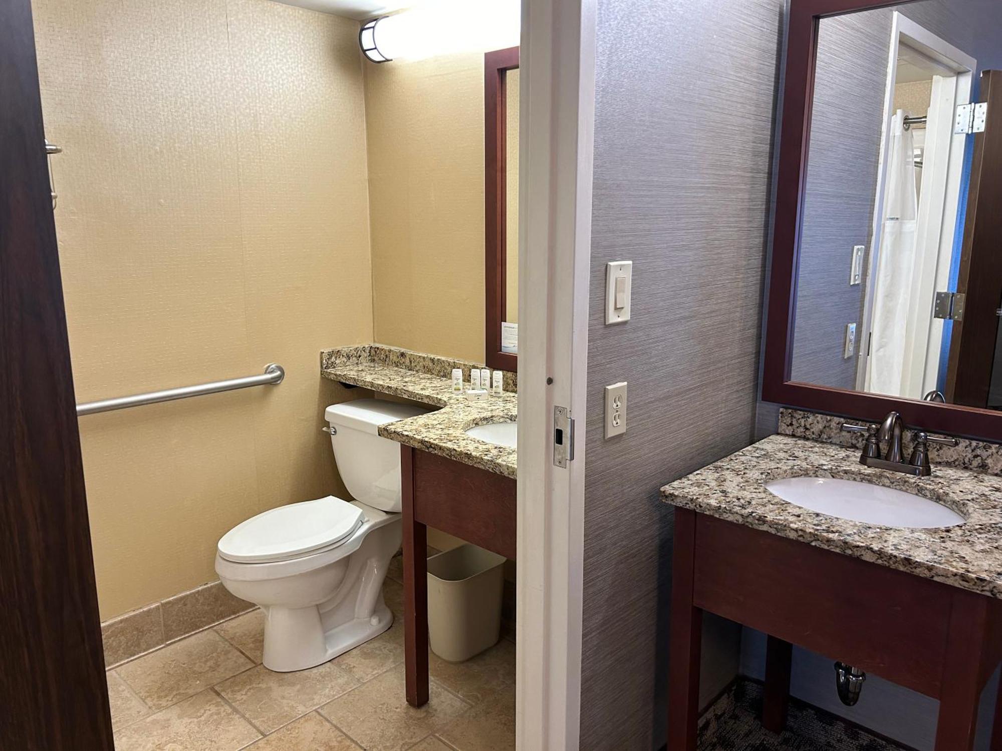 Ramada Plaza By Wyndham Portland Hotel Екстериор снимка