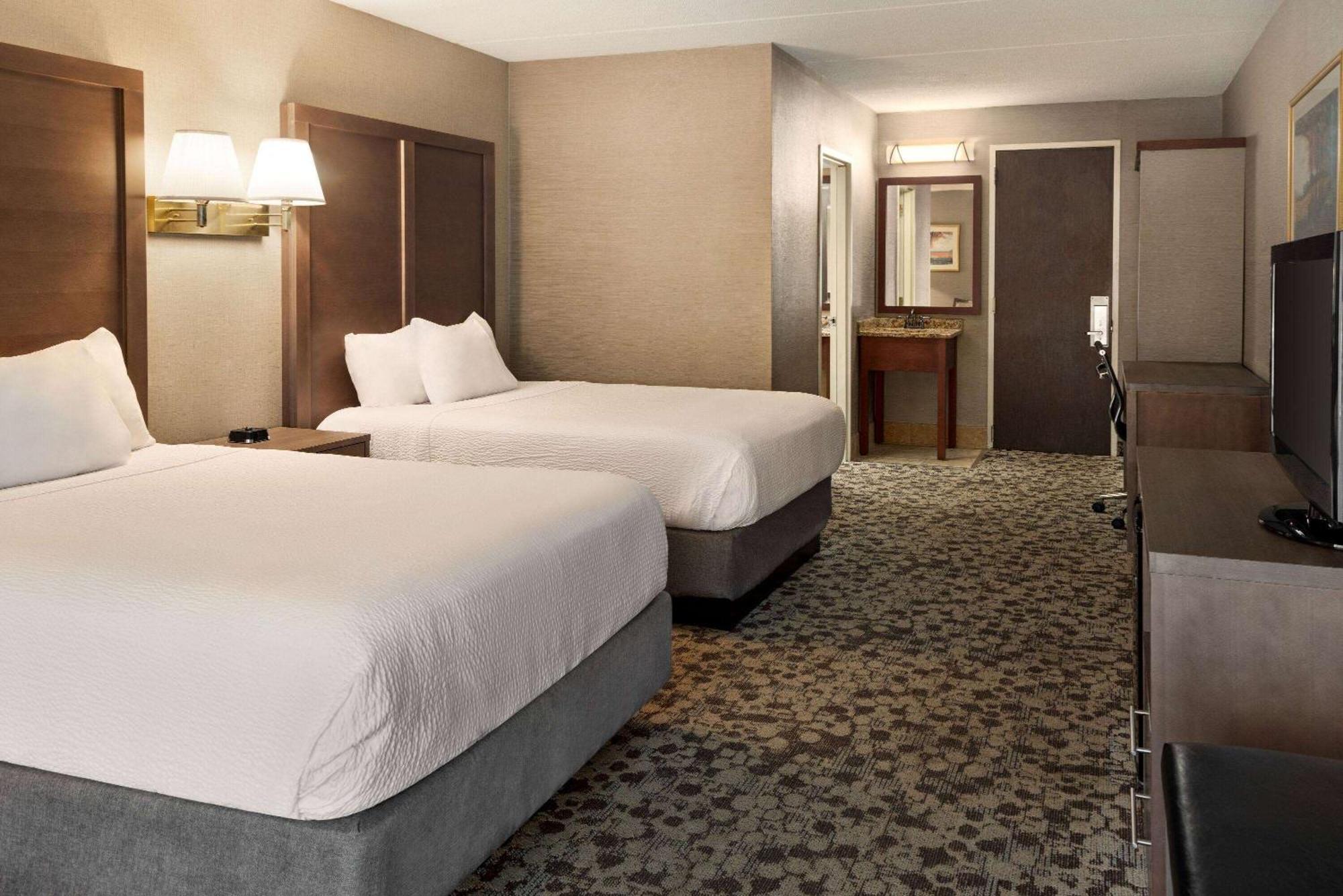 Ramada Plaza By Wyndham Portland Hotel Екстериор снимка