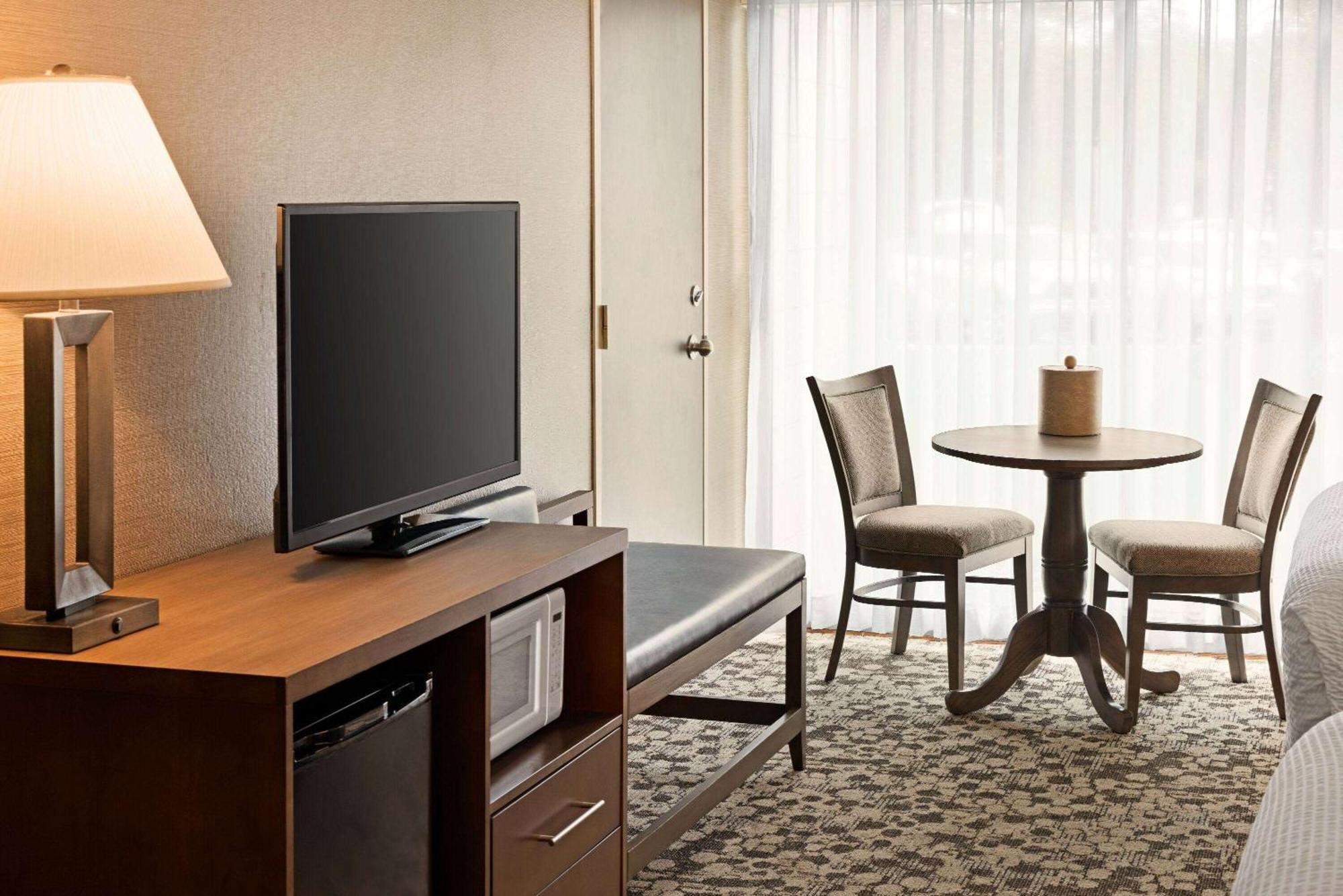 Ramada Plaza By Wyndham Portland Hotel Екстериор снимка